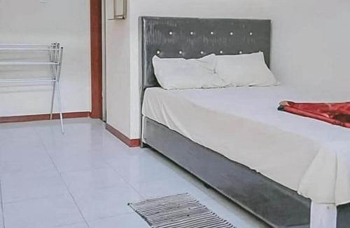Tangerang Hotel | RedLiving Apartemen Skylounge Tamansari - Vanez Room