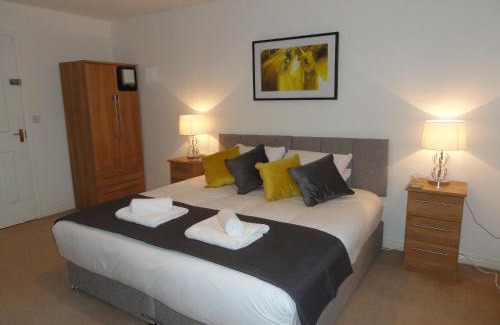 Cheltenham Casa | Redmarley House by Cliftonvalley Apartments