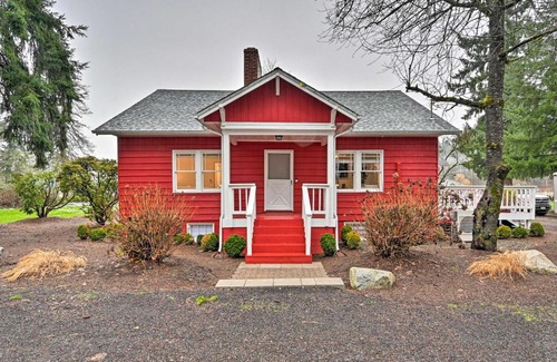 Redmond Casa | Redmond Farmhouse on 2 Acres with Deck and Grill!