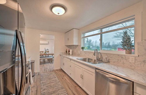 Redmond Casa | Redmond Farmhouse on 2 Acres w/ Deck & Grill!