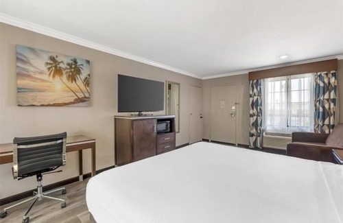 North Redondo Hotel | Redondo Beach Stay | 1 Unit | Near Galleria Mall & Beach