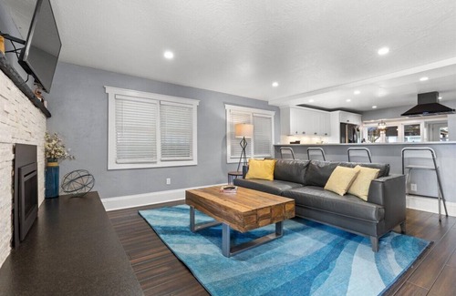 Coeur d'Alene Cabaña | Redone cottage w/hottub walking to everything downtown!