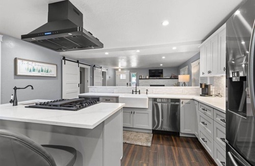 Coeur d'Alene Cabaña | Redone cottage w/hottub walking to everything downtown!