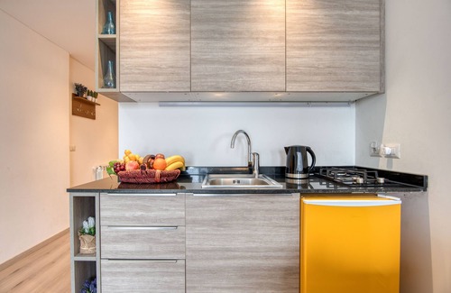 Kfardebian Apartamento | Haven's 1-BR Apt in Redrock Batroun