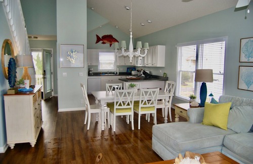 Ocean Isle Beach Casa | Tarifas fuera de temporada a largo plazo - Hermosa casa de 4 camas Island Park en Water-Sleeps 8
