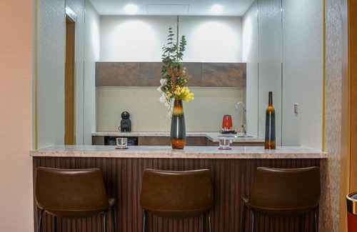 Jeddah Hotel | Redwaves Hotel فندق ريدويفز