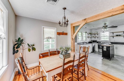 Bedford Apartamento | Redwing Farm Cottage, Mountain Views and Firepit!
