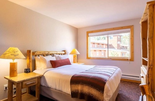 Olympic Valley Condominio | RedWolf Lodge, Squaw Valley: One Bedroom Condo