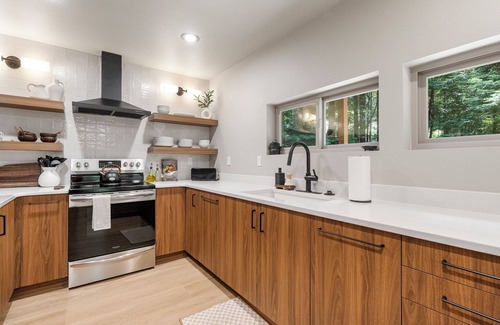 Crescent City Casa | Redwood 101: All New, Stout Grove, Spa-Like Bathrooms, Fire Pit, Fully Equipped