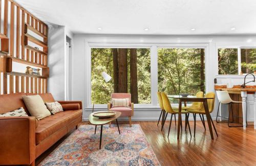 Rio Nido Casa | Redwood Cabin with Hot Tub Canyon View and Dogs OK