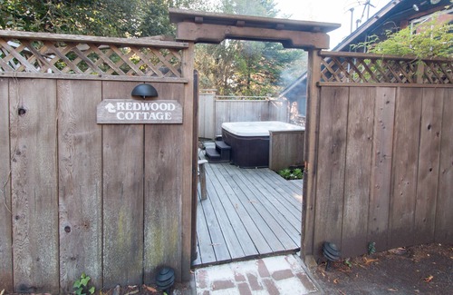 Mendocino Casa | Redwood Cottage-Pet Friendly