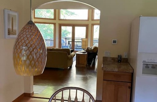Redway Casa | Redwood Creek Getaway!