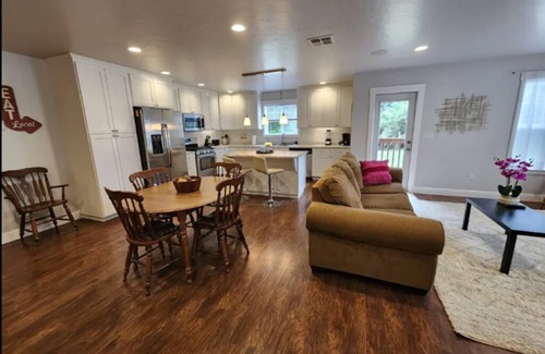 McKinleyville Casa | Redwood Family Hideaway