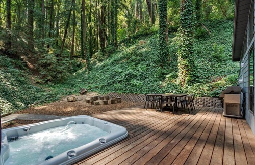 Monte Rio Casa | Redwood Hollow - Hot Tub Walk to River Redwoods