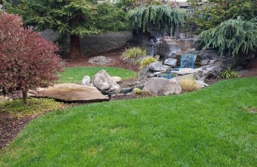 Grants Pass Hotel | Redwood Hyperion Suites