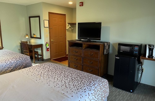 Colliersville Hotel | Redwood Inn & Suites Room #6 - impeccably clean motel between CDP & ASV