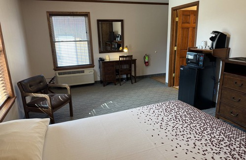 Colliersville Hotel | Redwood Inn & Suites Room #7 - impeccably clean motel between CDP & ASV