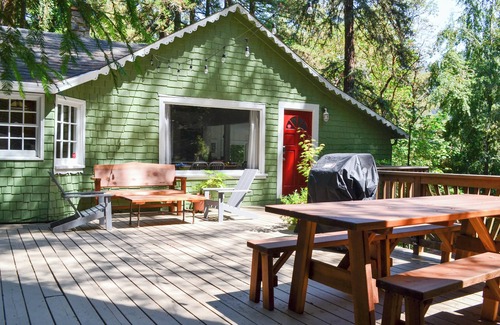 Monte Rio Cabaña | Redwood Retreat: Charming Alpine Cottage