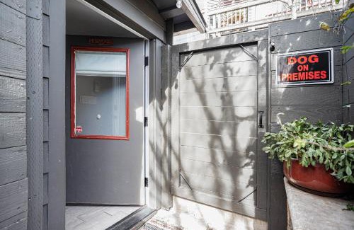 Upper Telegraph Casa | Redwood Room