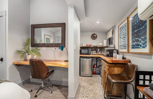Upper Telegraph Casa | Redwood Room