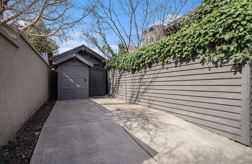 Upper Telegraph Casa | Redwood Room