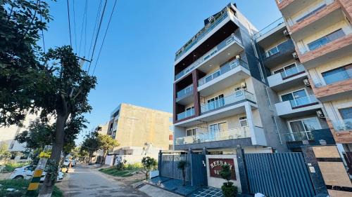 Sector 51 Casa | Reebah Inn & Suites