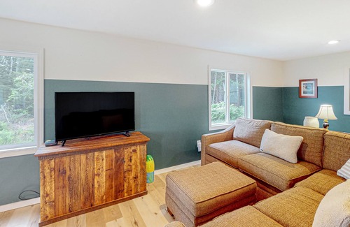 Ellsworth Cabaña | Reeds Way | Cottage in Ellsworth with lake views