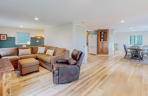 Ellsworth Cabaña | Reeds Way | Cottage in Ellsworth with lake views