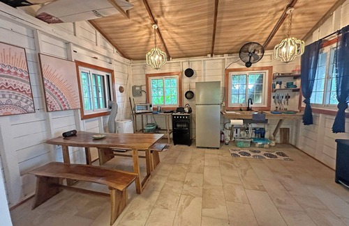 Isla Bastimentos Cabina | REEF HOUSE: Waterfront, Caribbean Paradise Jungle Cabin in Bastimentos w/ AC