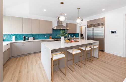 Silver Strand Casa | Reef Mall - Contemporary Mediterranean Estate with Spectacular Mountain Views