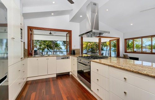Clifton Beach Casa | Reeflections Beachfront Holiday House