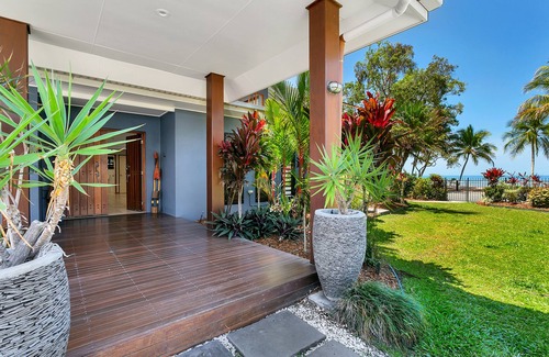 Clifton Beach Casa | Reeflections Beachfront Holiday House