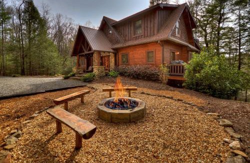 Cashes Valley Casa | Reel Creek Lodge - Fightingtown Creek Cabin