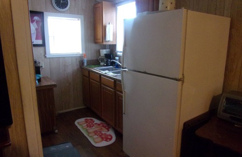Hemphill Cabina | Reel Em In! Small, clean cabin set back from water on WF property w/boathouse