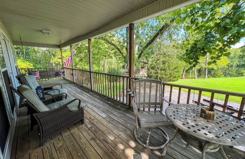 Windsor Cabaña | Reel'em Inn is a cozy river front fishing cottage on the Cashie River.