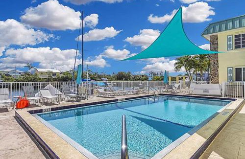 Marathon Casa | Reel Hip Heated Pool, Boat Slip, Heat, King Bed