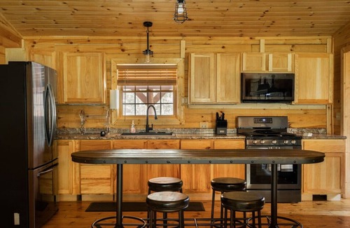 Baldwin Cabina | Reel Paradise, The Fishermen Cabin: Hot Tub & Fun!
