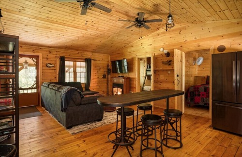 Baldwin Cabina | Reel Paradise, The Fishermen Cabin: Hot Tub & Fun!