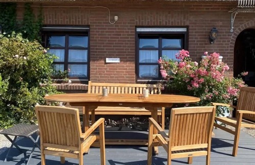Poppenbull Apartamento | Reetdach-app. "landhus Achter de Kark - Stüerboord" in Poppenbüll für 2 Personen