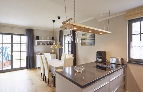 Kreptitz Casa | Reetland am Meer - Premium Reetdachvilla mit 3 Schlafzimmern, Sauna und Kamin E15