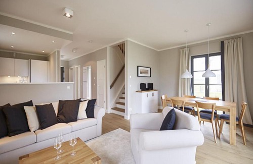 Kreptitz Casa | Reetland am Meer - Premium Reetdachvilla mit 3 Schlafzimmern, Sauna und Kamin E18