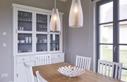 Kreptitz Casa | Reetland am Meer - Premium Reetdachvilla mit 3 Schlafzimmern, Sauna und Kamin E21