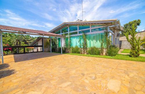 Setor Lagoa Quente Casa | Refúgio Incrível: Área Verde, Piscina e 4 Quartos