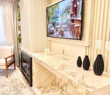 Vila Luiza Apartamento | Refúgio Moderno com Lareira em Canela