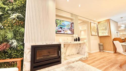 Vila Luiza Apartamento | Refúgio Moderno com Lareira em Canela