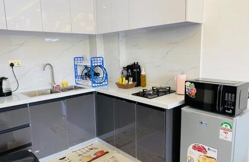 Central Province Apartamento | Refined 1BR With King Bd, Pool & Gym in Kileleshwa