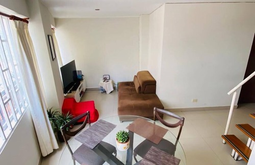 Leuro Apartamento | Refined 3BR Duplex with Ocean Charm