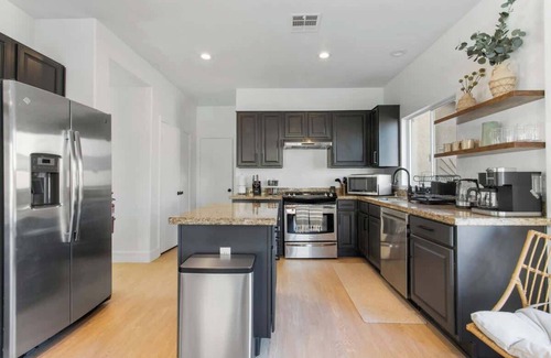 North Las Vegas Casa | Refined 5BR Vegas Home w/ Pool, Spa, & Pool Table