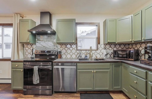 Livingston Casa | Refined 6BR Moose & Bear Lodge by Sweetheart Stays