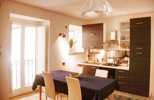 Castellammare Apartamento | Apartamento refinado en un edificio histórico en el corazón de la ciudad